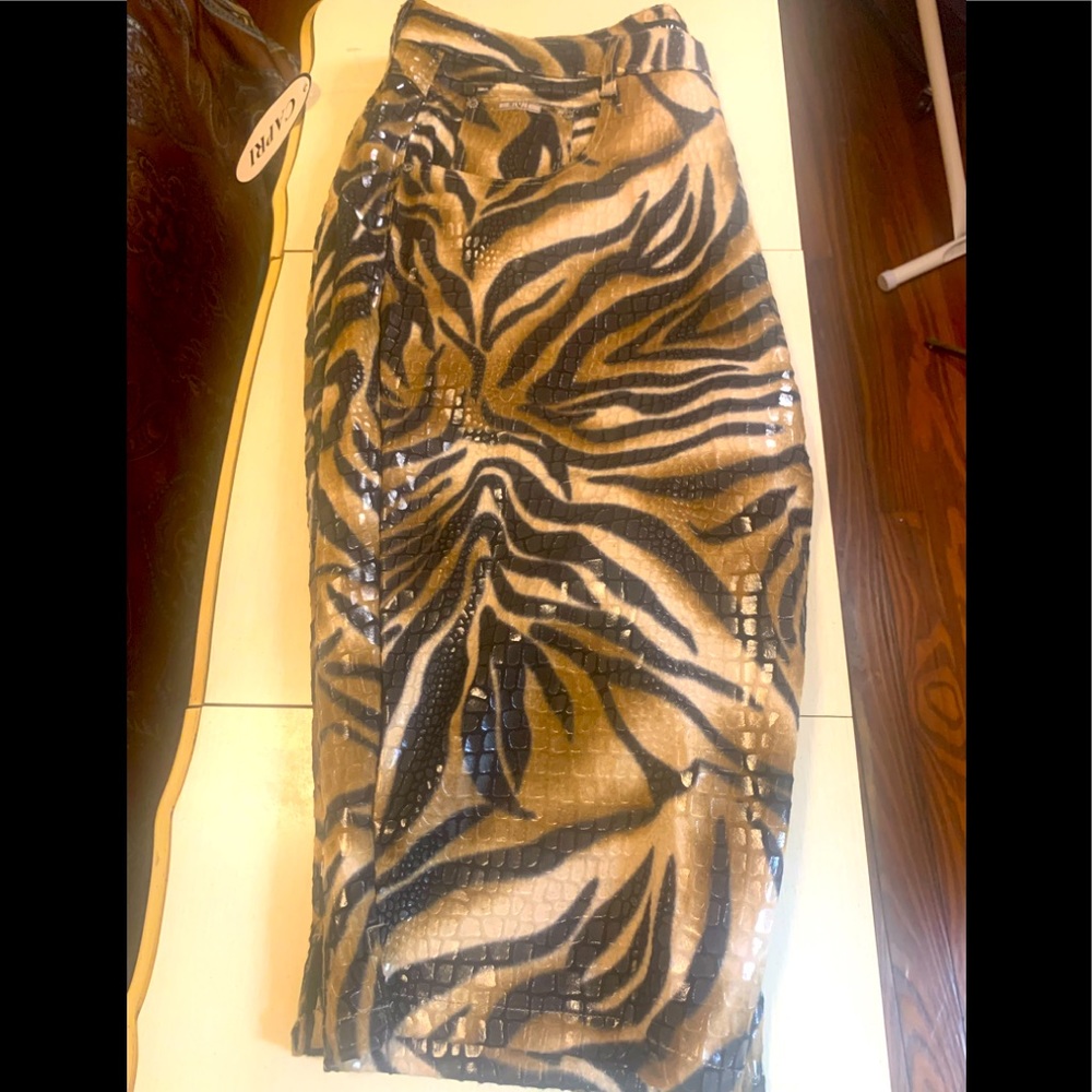 NWT R.V.T.Jeans Co. TIGER WIDE LEG CAPRIS 26W